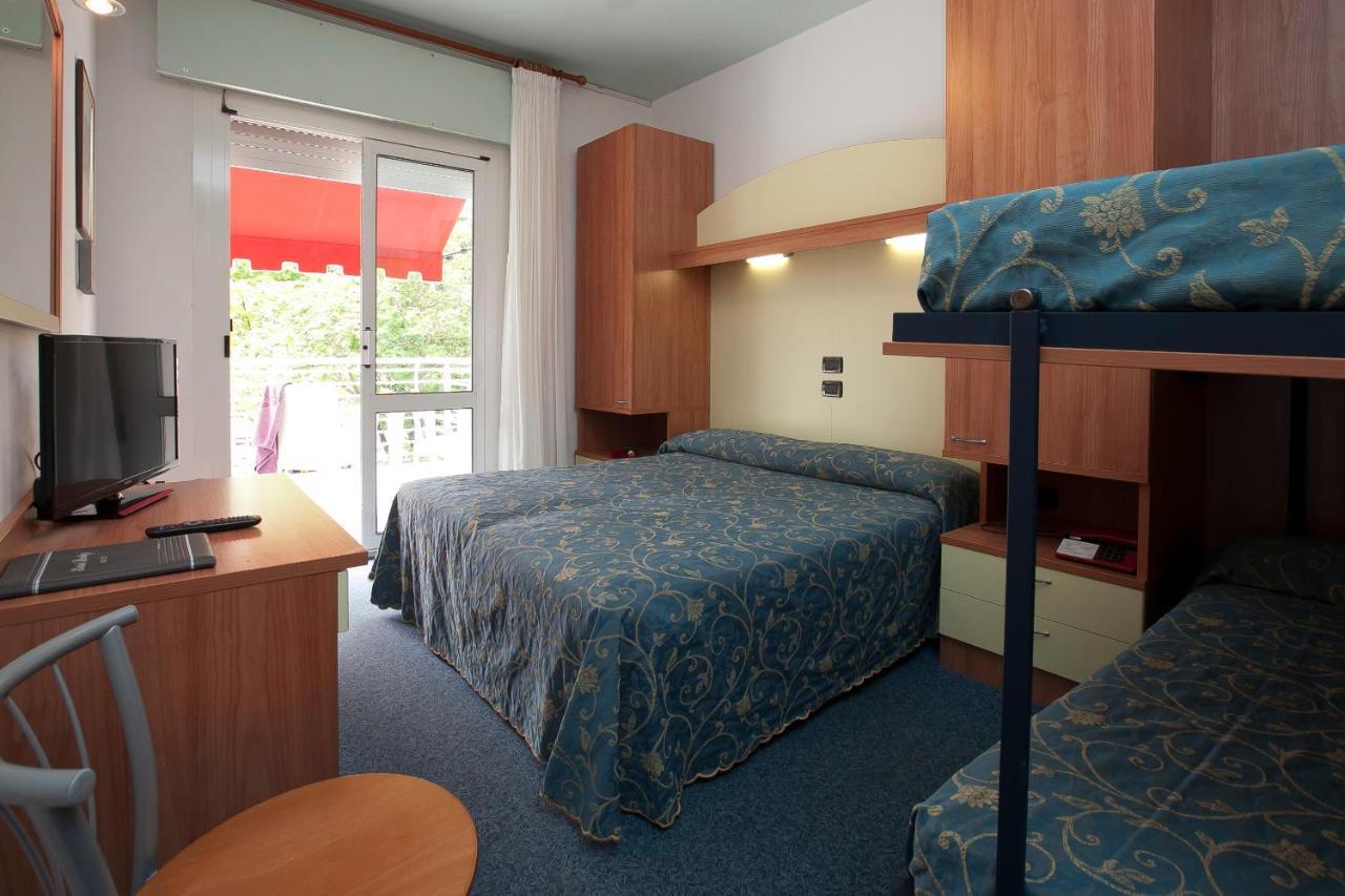 Double or Twin Room Side Sea View