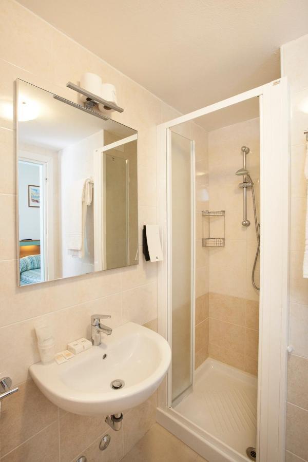 Double or Twin Room Side Sea View